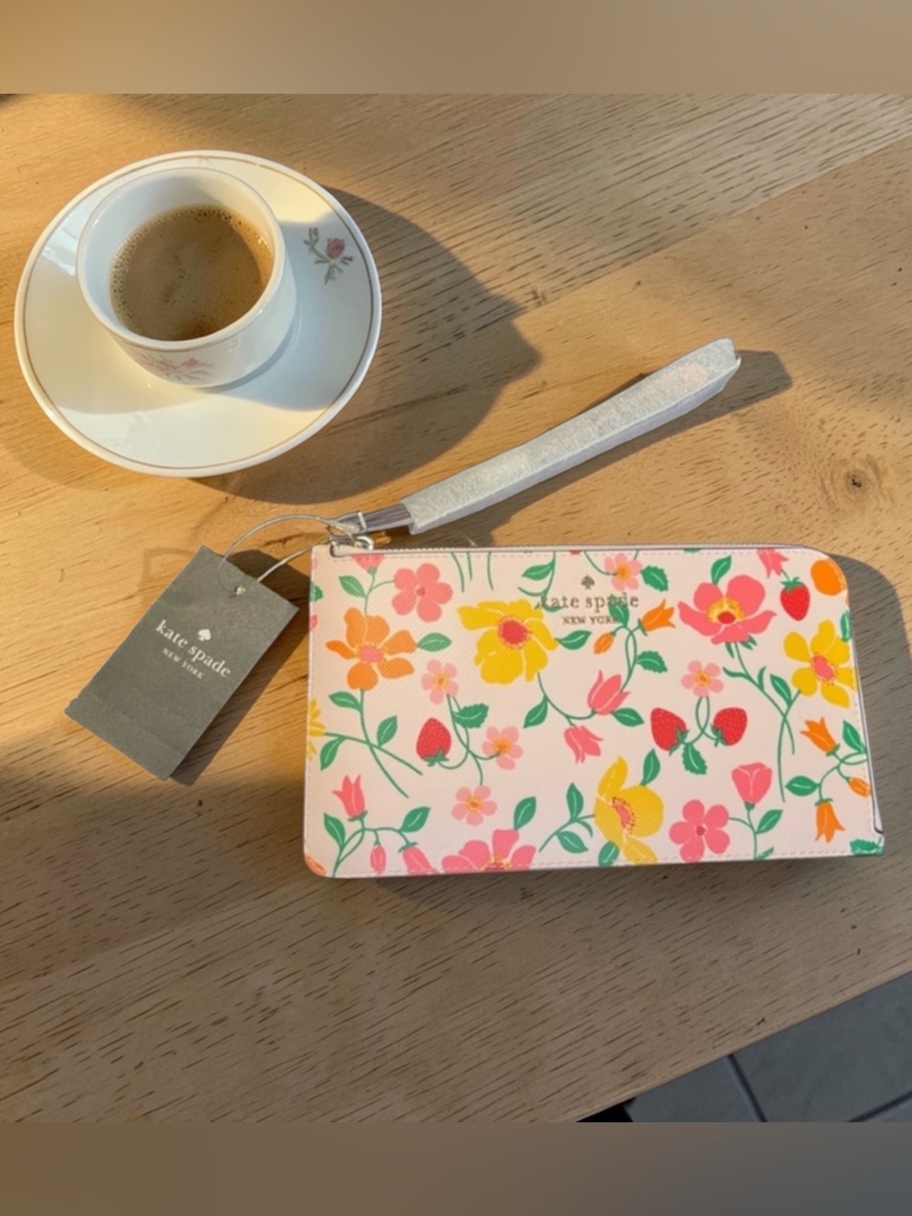Kate Spade XG608 Saffiano Leather Strawberry Lucy Garden L zip Wristlet